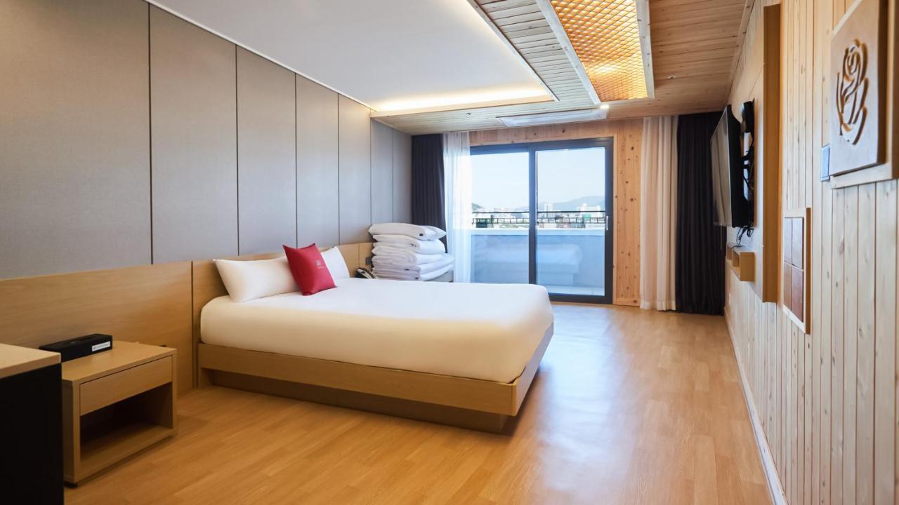 Chuncheon Eston Hotel Buitenkant foto
