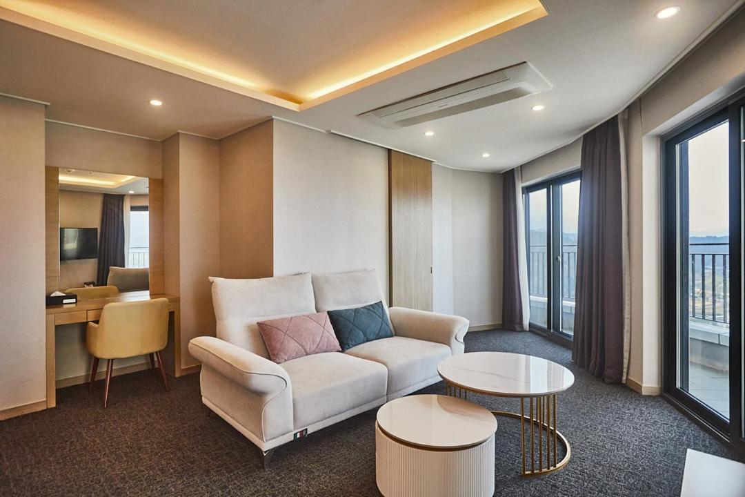 Chuncheon Eston Hotel Buitenkant foto